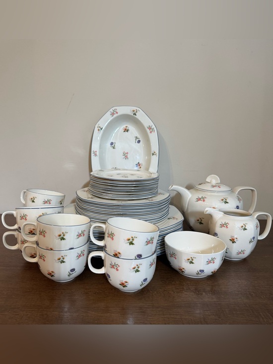 Wedgwood Other - Wedgwood Bone China England Ivory SPRINGTIME Dinner Set 36 Pcs
